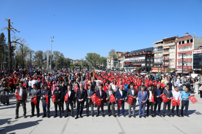 İnegöl’de 23 Nisan Coşkusu: HOBA Yürüyüşü ve Şenliği Yoğun Katılımla Gerçekleştirildi