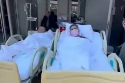 6,2'lik depremin ardından hastalar sedyelerle tahliye edildi