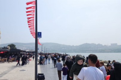 Bursa'nın o ilçesi deprem sonrası sahile döküldü!