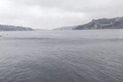 Deprem anında İstanbul Boğazı'ndaki hareketlilik kameralara yansıdı