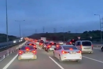 İstanbul'da deprem sonrası Ankara istikametinde trafik yoğunluğu