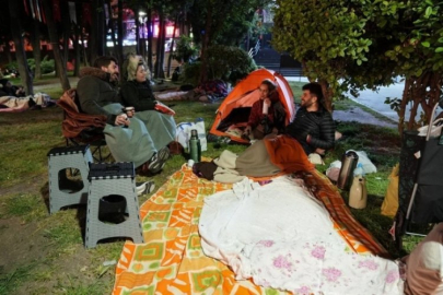 6,2'lik depremden sonra vatandaşlar geceyi dışarıda geçirdi!