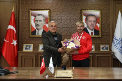 Avrupa şampiyonu milli halterci Yusuf Fehmi Genç'e coşkulu karşılama