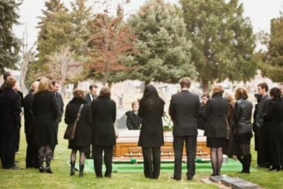 Cenaze sırasında uyandı! Korku dolu anlar...