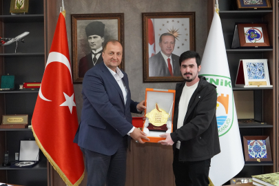 Katar Paramotor Milli Takımı’ndan Başkan Usta’ya Teşekkür Plaketi