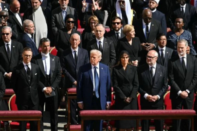 Papa Francis'in cenazesinde giyim kuralına uymayan liderler