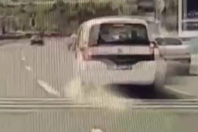 Ankara'da 4 aracın karıştığı zincirleme kaza görüntülendi