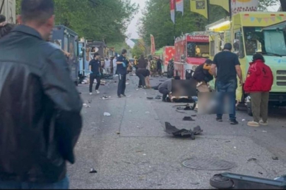 Araç festival kalabalığına daldı: Ölü ve yaralılar var...