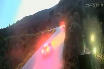 Bursa'da iki otomobil kafa kafaya çarpıştı: Yaralılar var