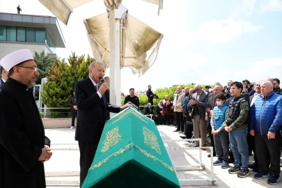 Cumhurbaşkanı Erdoğan Arapça öğretmeninin cenaze namazına katıldı