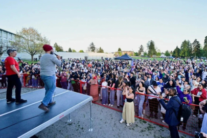 Kanada'da bir araç, festivaldeki kalabalığın arasına daldı