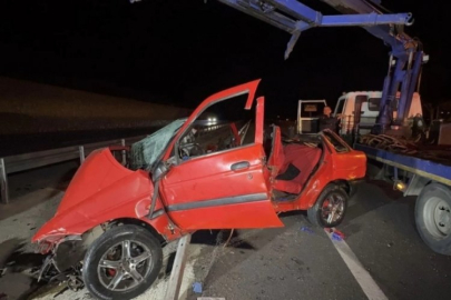 Korkunç kaza 2 kişiyi hayatta kopardı