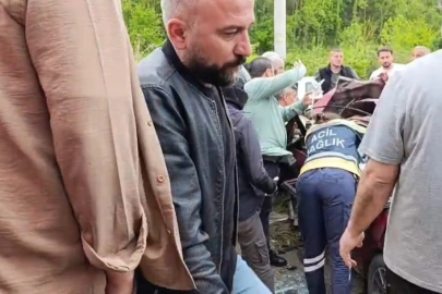 Sakarya'da otomobil bariyere çarptı