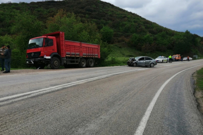Tokat'ta otomobil ile kamyonet çarpıştı: 1 ölü