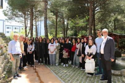 Bursa'da bir demet sevgiyle huzur evi ziyareti