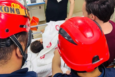 Hatay'da kız çocuğunun beline inşaat demiri saplandı