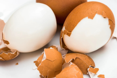 Soymaya gerek yok: Bu yöntemle kabuksuz haşlanıyor...