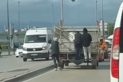 Trafiğin göbeğinde canlarını hiçe saydılar!