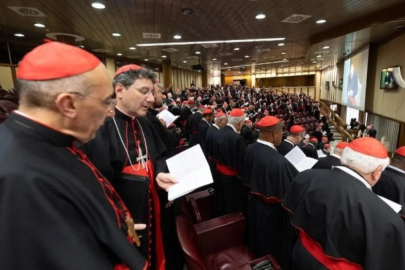 Vatikan'da Siyah Duman: Yeni Papa Seçilemedi