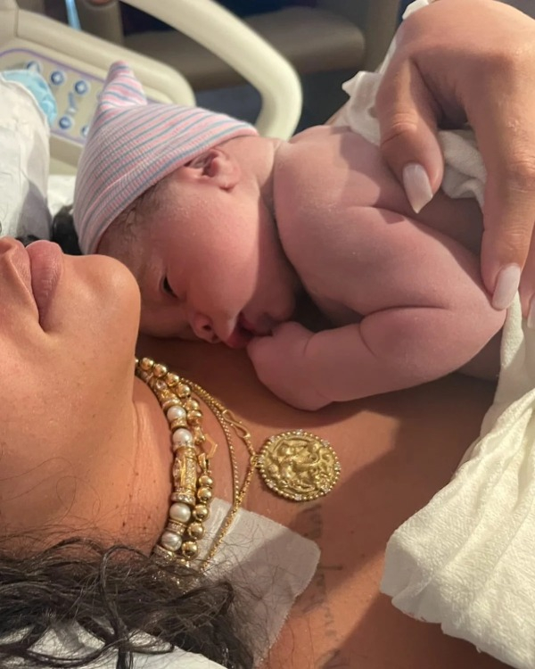 "BAŞKASI İÇİN DOĞURMUYORUM"