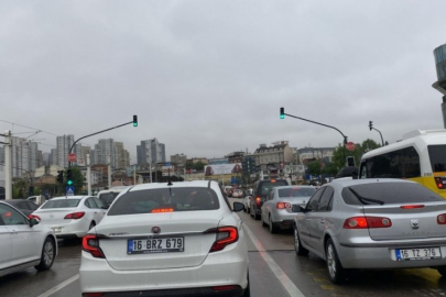 Bursa kışı yaşıyor! Trafik kitlendi...