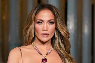 Jennifer Lopez'den frikik!