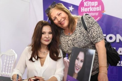 Aydan Şener ve İpek Tuzcuoğlu 8. Merzifon Kitap Fuarı'nda okurlarıyla bir arada