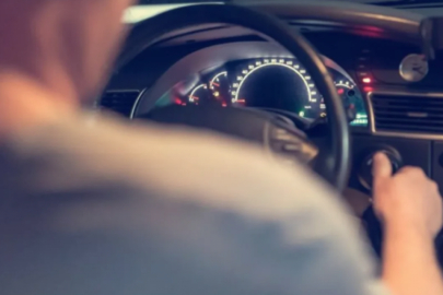 Yeni trafik kuralları gündem oldu: Eşiyle tartışana, makyaj yapana ceza