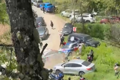 Bursa'da Yarış Aracı Yoldan Çıktı! Yürekleri Ağza Getiren Anlar...
