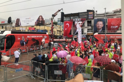 Bursa'da yağmurlu havada miting coşkusu!