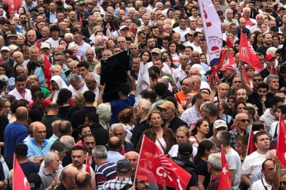 CHP'nin Bursa Mitinginde Korkutan Anlar! Özgür Özel Sahneden Seslendi...