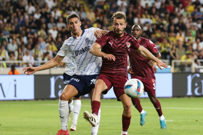 Fenerbahçe’ye Sezonun İlk Kırmızı Kartı: Mert Müldür Tarihe Geçti