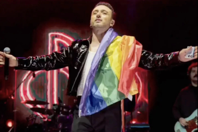 Mabel Matiz, ODTÜ konserinde LGBT bayrağı açtı