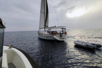 Muğla Açıklarında 33 Göçmen Ve 2 Kaçakçı, Yelkenlide Yakalandı