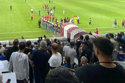 Yardımcı Hakem Yaralandı: Elazığspor-Vanspor FK Maçı Tatil Edildi