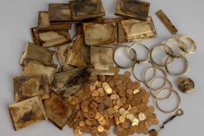 Dağ yürüyüşünde altın hazinesi buldular