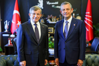 Özgür Özel, Ahmet Davutoğlu ile bir araya geldi