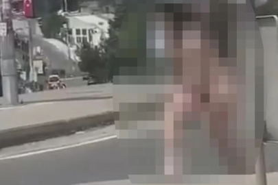 İstanbul'da sokakta çırılçıplak gezen kadın