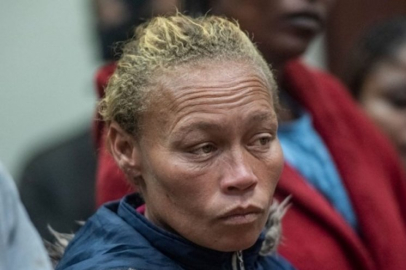 Bu nasıl anne? Kızını para için sattı!