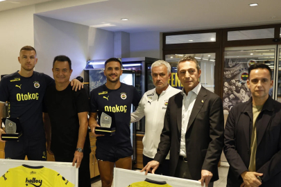 Ali Koç, Tadic ve Dzeko'ya teşekkür plaketi verdi