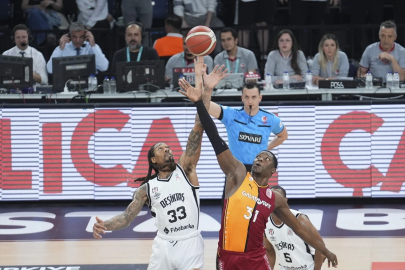 Beşiktaş derbide Galatasaray'ı devirdi