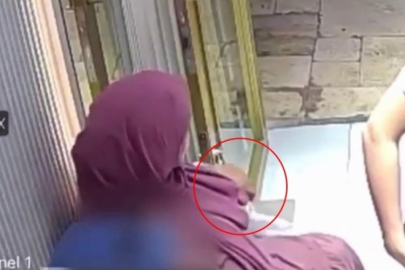 Bursa'da kuyumcuda film gibi hırsızlık! Göz göre göre altın bilekliği götürdü