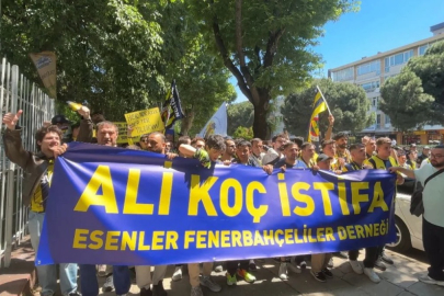 Fenerbahçeli taraftarlar, yönetimi protesto etmek için yürüdü