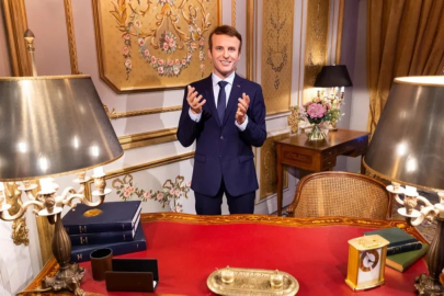 Emmanuel Macron'un bal mumu heykeli çalındı