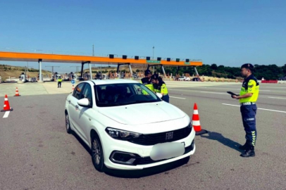 Bursa Jandarmasından bayram yolcularına hem denetim hem ikram!