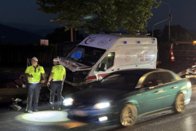 Bursa'da ambulans ile çarpışan otomobilde can pazarı