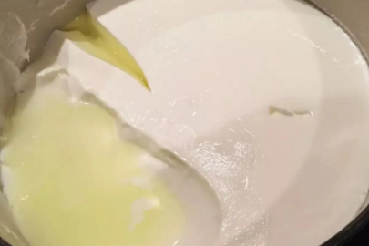 Cıvık yoğurdu taş gibi yapan yöntem: Bütün suyunu emiyor...