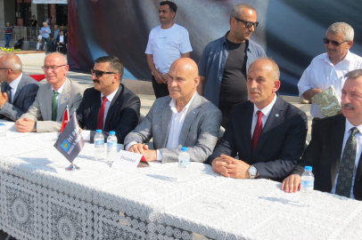 İYİ Parti Bursa İl Başkanlığı Türkiye'de bir ilki gerçekleştirerek Kurban Bayramı programını Osmangazi Meydanında Halkla Bayramlaşma programına çevirdi