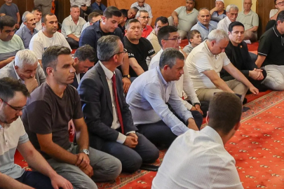 CHP Genel Başkanı Özel, Başkan Zeyrek için düzenlenen mevlidde yer aldı