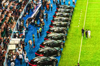 İlk kez Dünya Kupası'na katılınca tüm futbolculara hediye araba verdi!